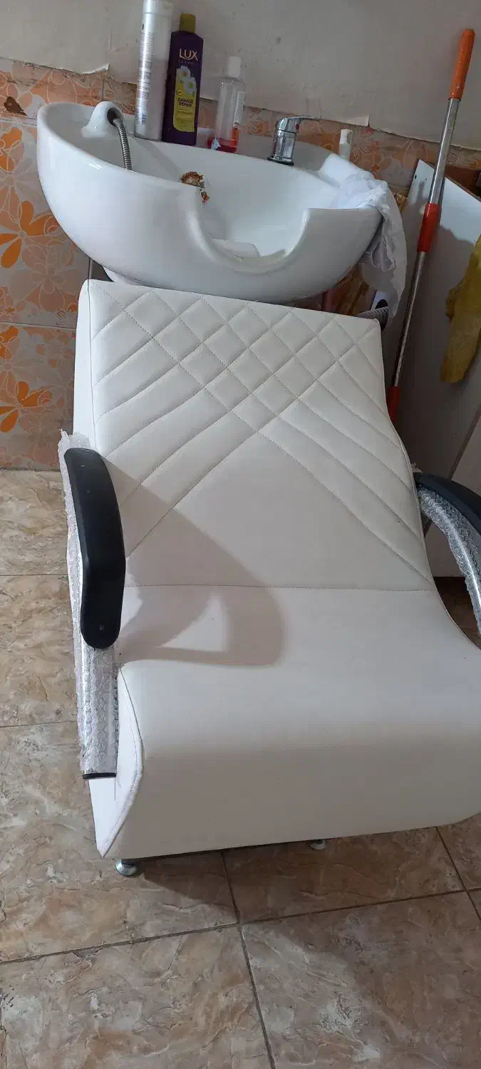 تجهیزات سالن زیبایی|آرایشگاه و سالن‌های زیبایی|گرمسار, |دیوار