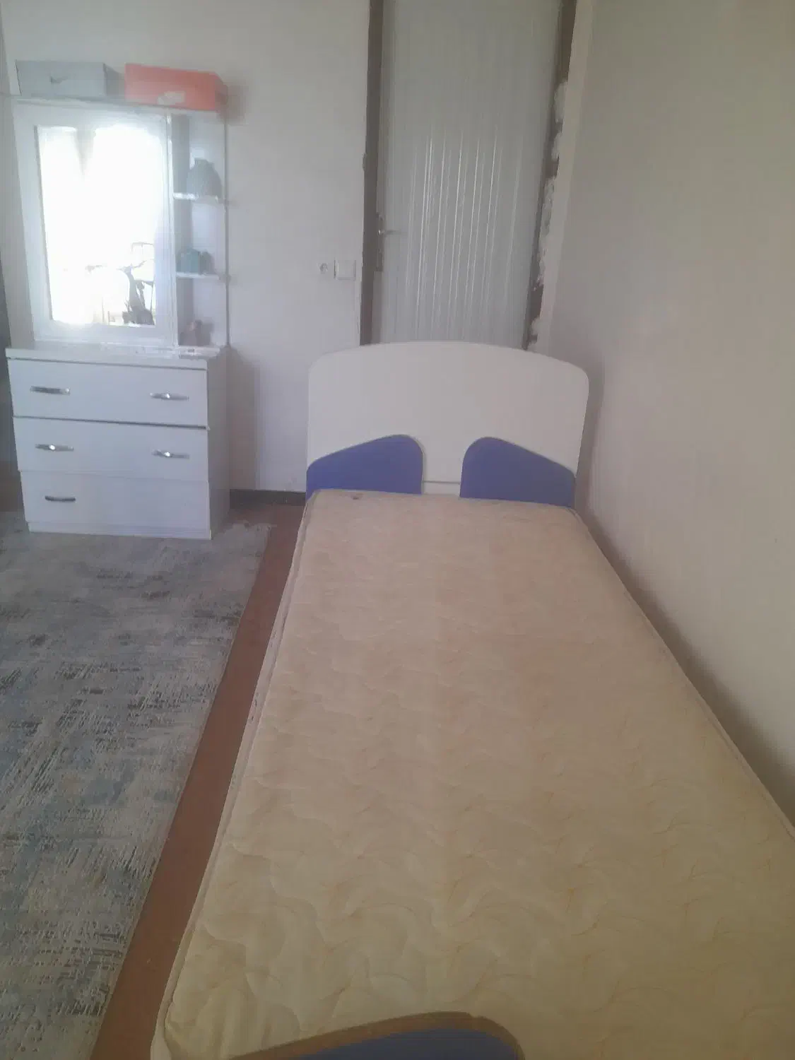 تخت خواب ومیزآرایش|تخت و سرویس خواب|اهواز, کوی مهدیس|دیوار