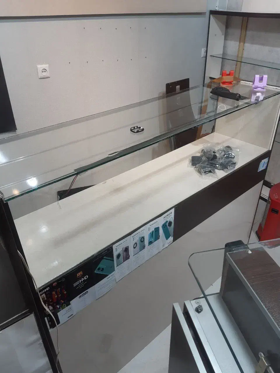 فروش میز و ویترین مغازه|فروشگاه و مغازه|باغ بهادران, |دیوار