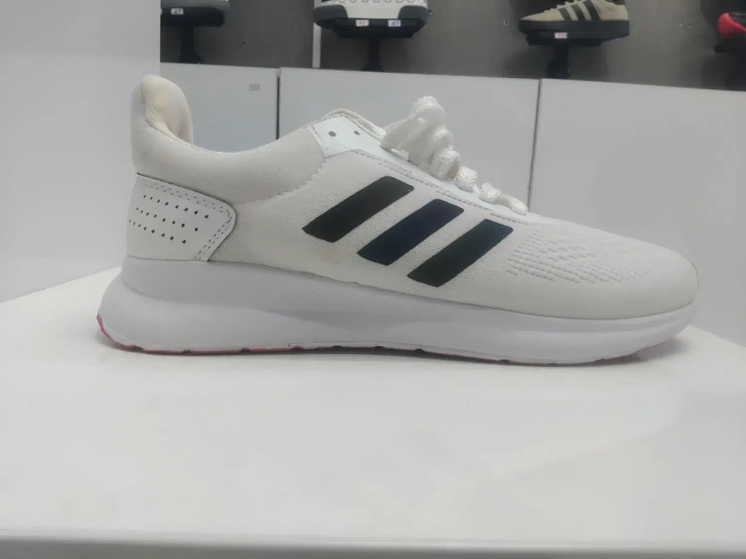 کفش Adidas سبک، شیک، مناسب ورزش و استایل روزمره|کیف، کفش، کمربند|فولادشهر, B1|دیوار