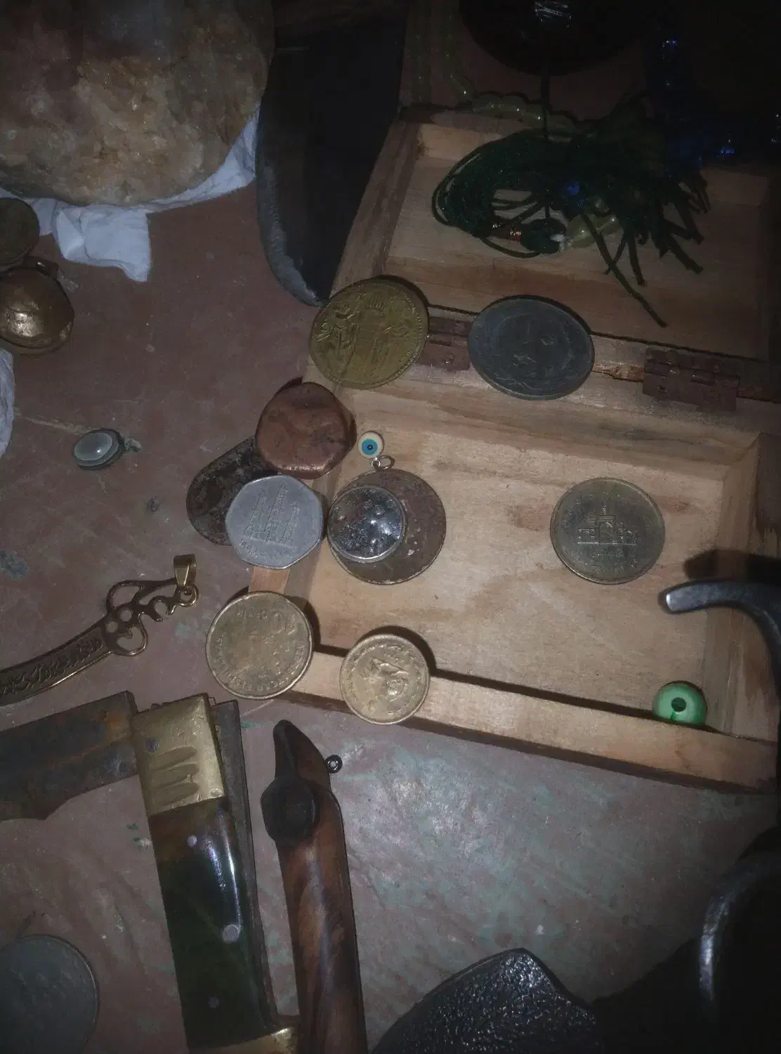 وسایل شخصی زیور آلات|کلکسیون اشیاء عتیقه|عنبران, |دیوار