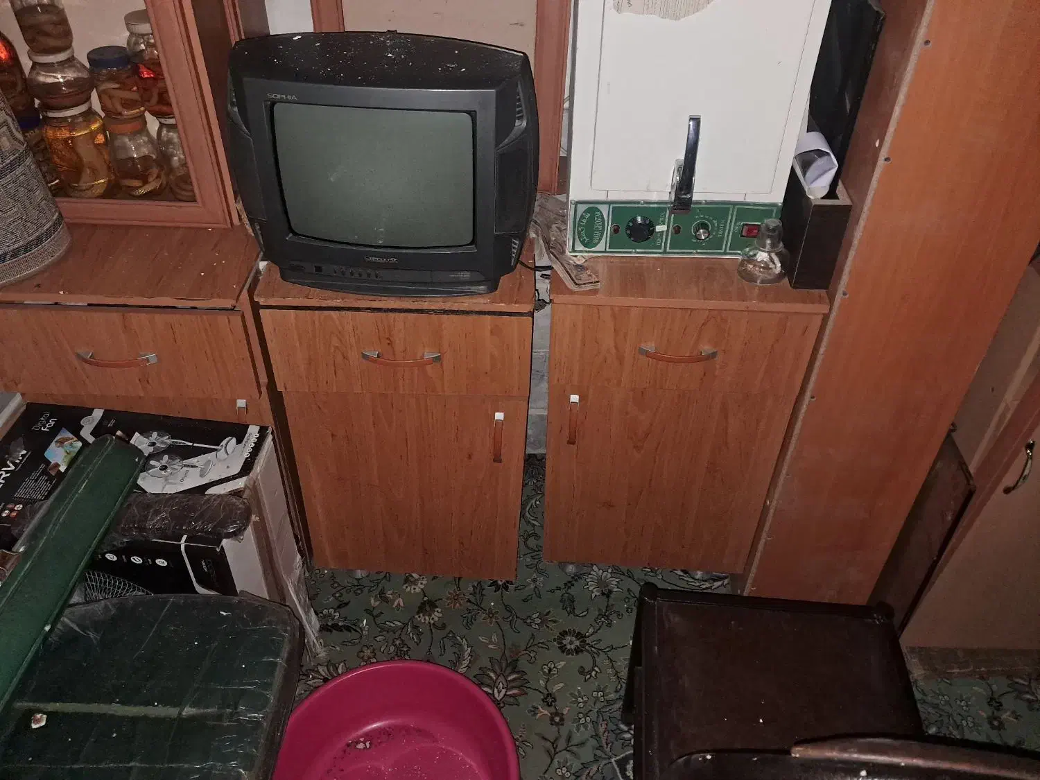 دکور ارایشگاه|آرایشگاه و سالن‌های زیبایی|سمنان, |دیوار