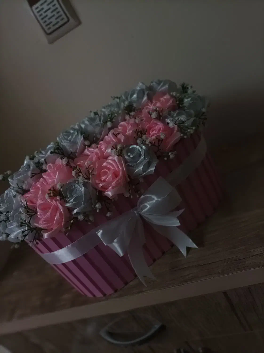 گل روبانی|گل مصنوعی|اندیشه, اندیشه فاز ۱|دیوار