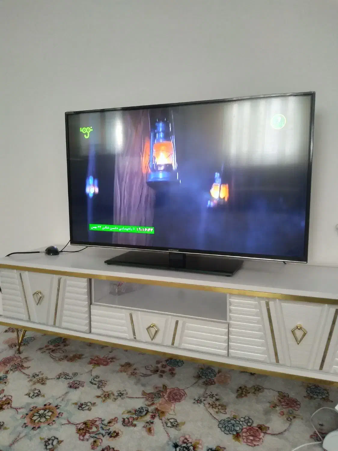 تلویزیون ۴۲اینج|تلویزیون و پروژکتور|سرپل ذهاب, |دیوار