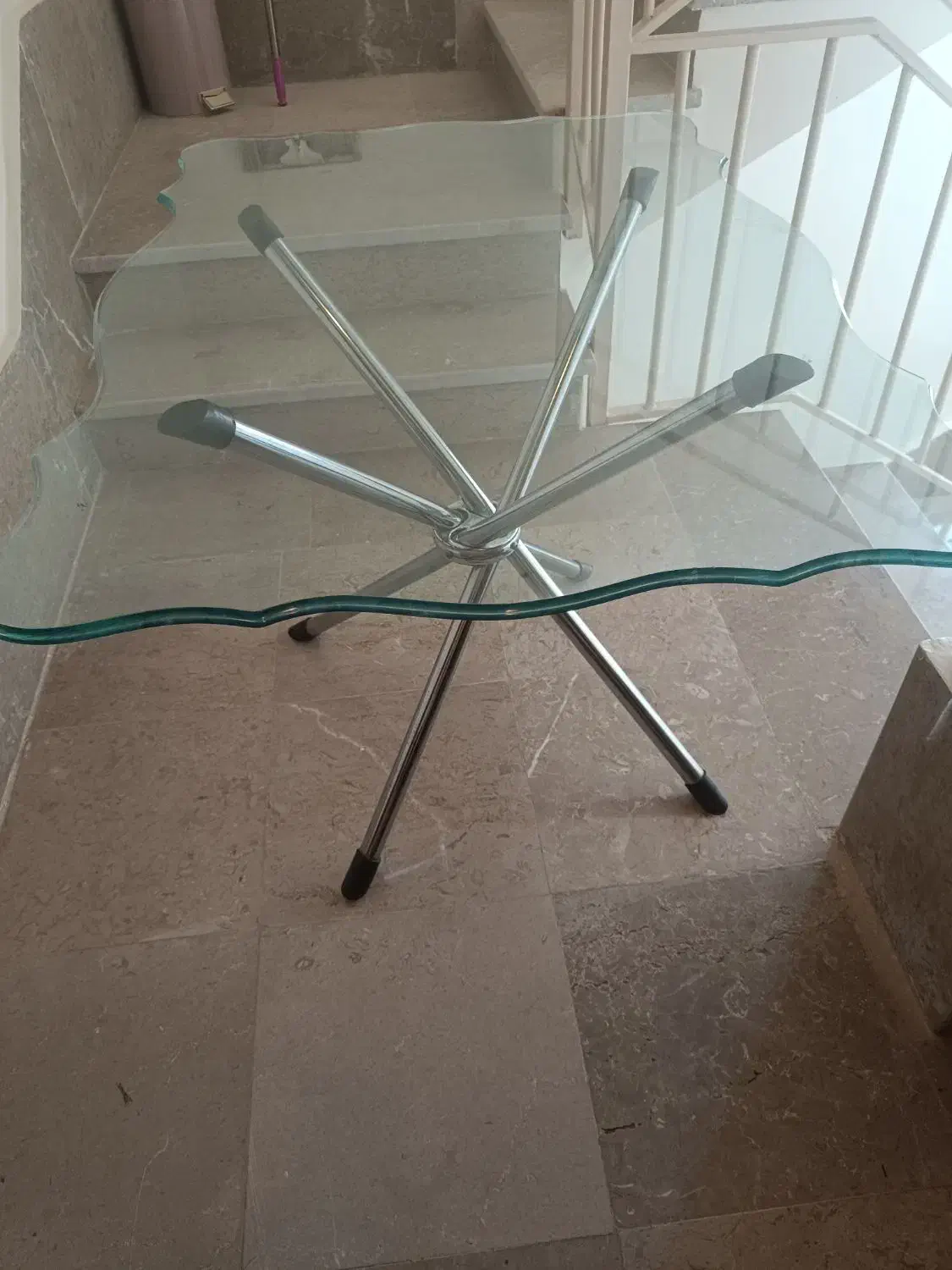 میز شیشه ای ۴ نفره بدون صندلی|میز و صندلی غذاخوری|حبیب آباد, |دیوار