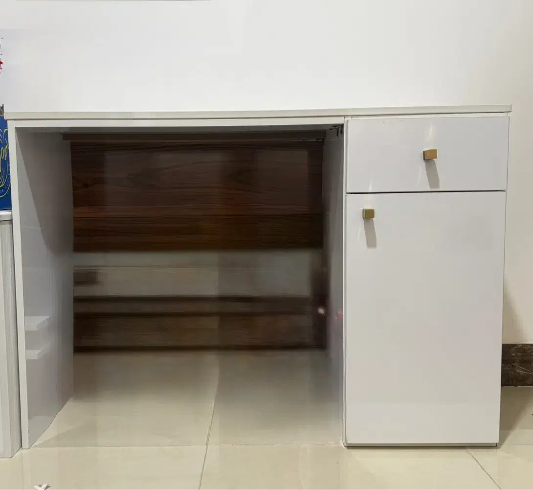 میز تحریر یا خیاطی|میز تحریر و کامپیوتر|لنگرود, |دیوار