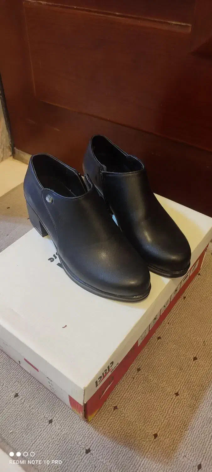 کفش نو طبی|کیف، کفش، کمربند|یاسوج, |دیوار