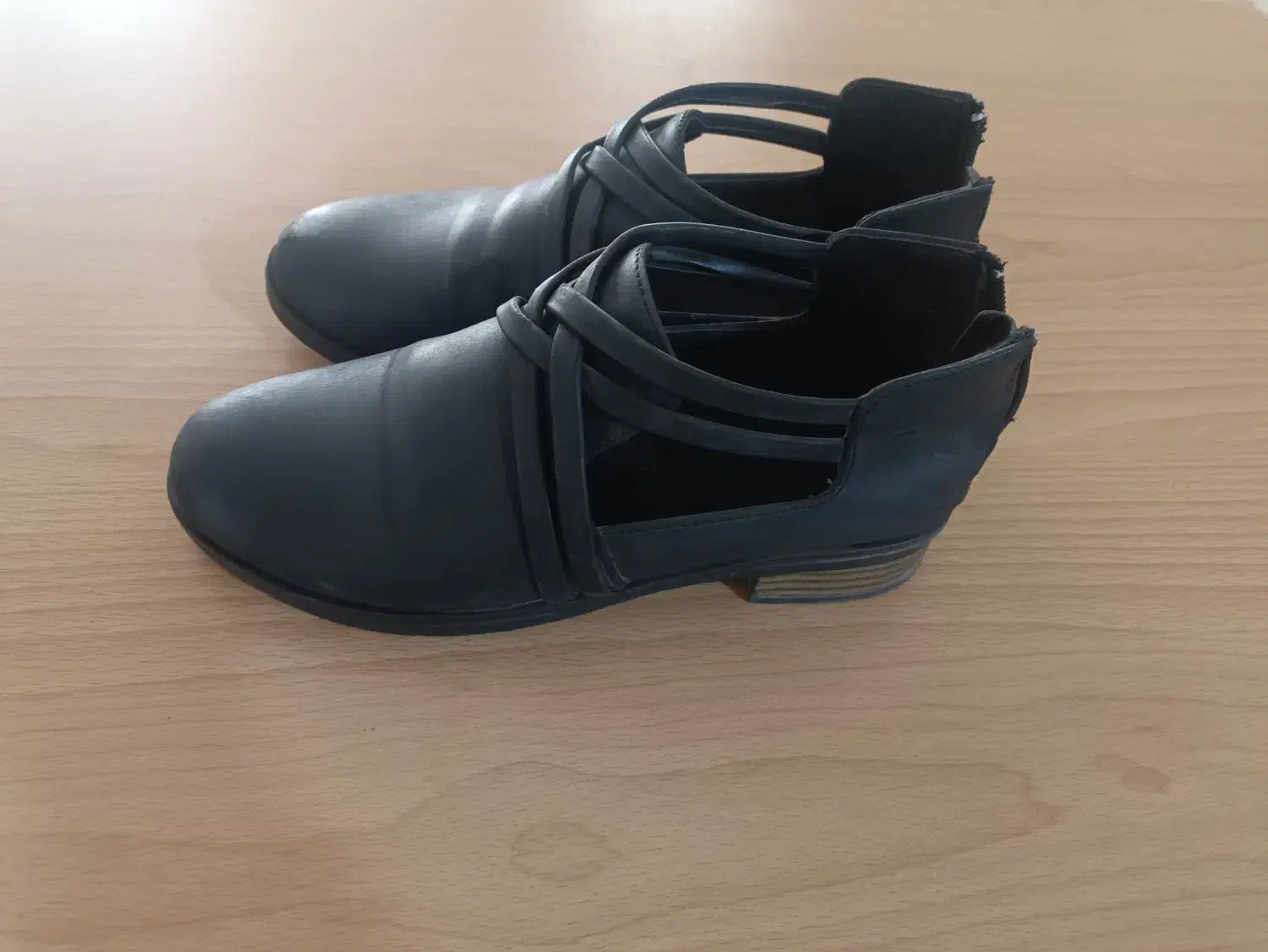 کفش زنانه|کیف، کفش، کمربند|اصفهان, خواجه عمید|دیوار