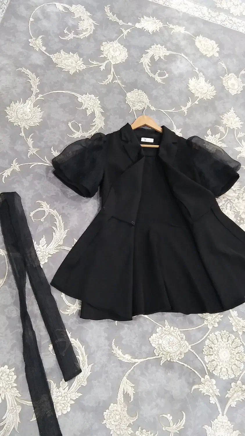 شومیزمشکی نو وپالتوخزداربسیارضخیم|لباس|رشت, باهنر|دیوار