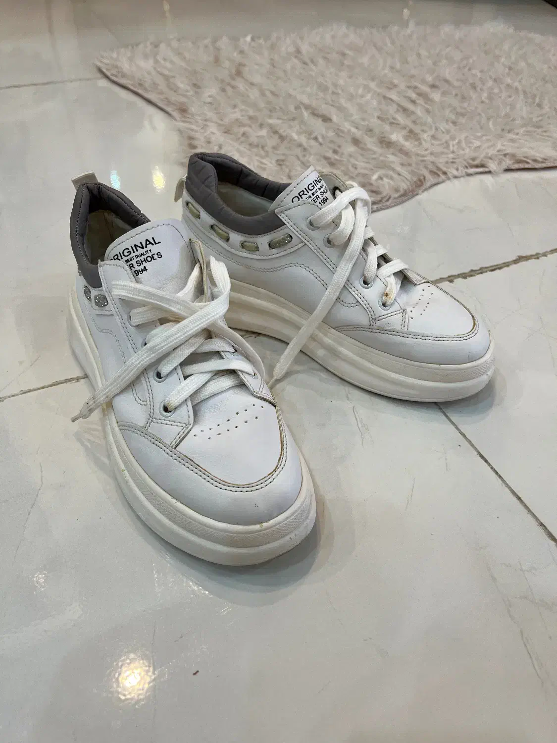 کتانی|کیف، کفش، کمربند|رشت, حومه رشت|دیوار