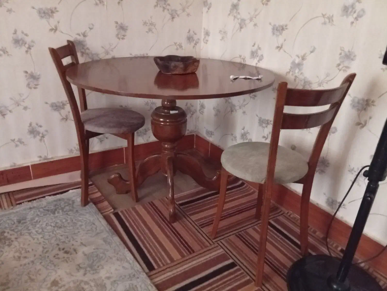 یک عدد میز ناهار خوری|میز و صندلی غذاخوری|آزادشهر, |دیوار