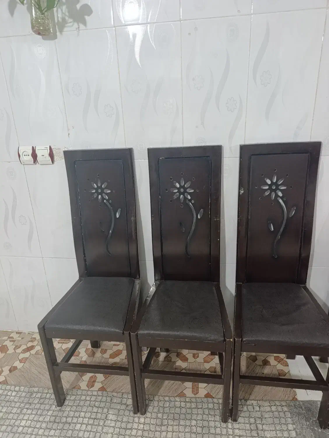 صندلی چوبی سالم|میز و صندلی غذاخوری|نیشابور, مبارکه|دیوار