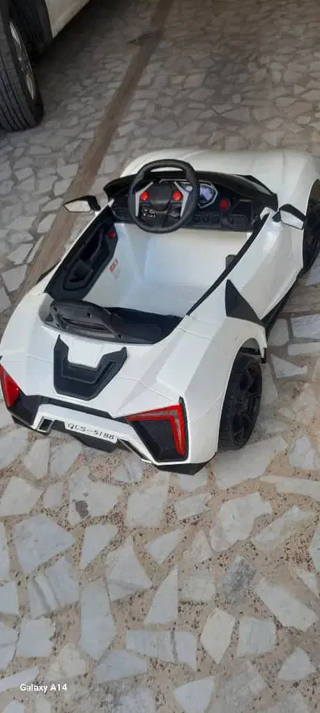 ماشین کنترلی ،ماشین شارژی موزیکال فلش خور|اسباببازی|رشت, گلسار|دیوار