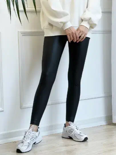 لگ چرم مارتیم|لباس|قم, یزدانشهر|دیوار