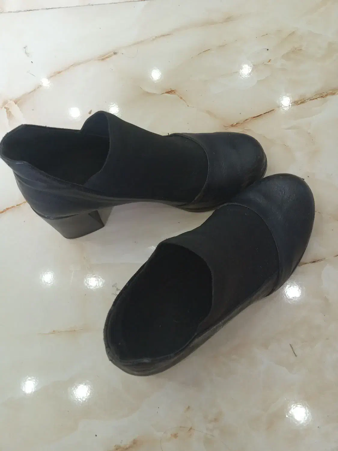 کفش|کیف، کفش، کمربند|بندر انزلی, چهارفریضه|دیوار