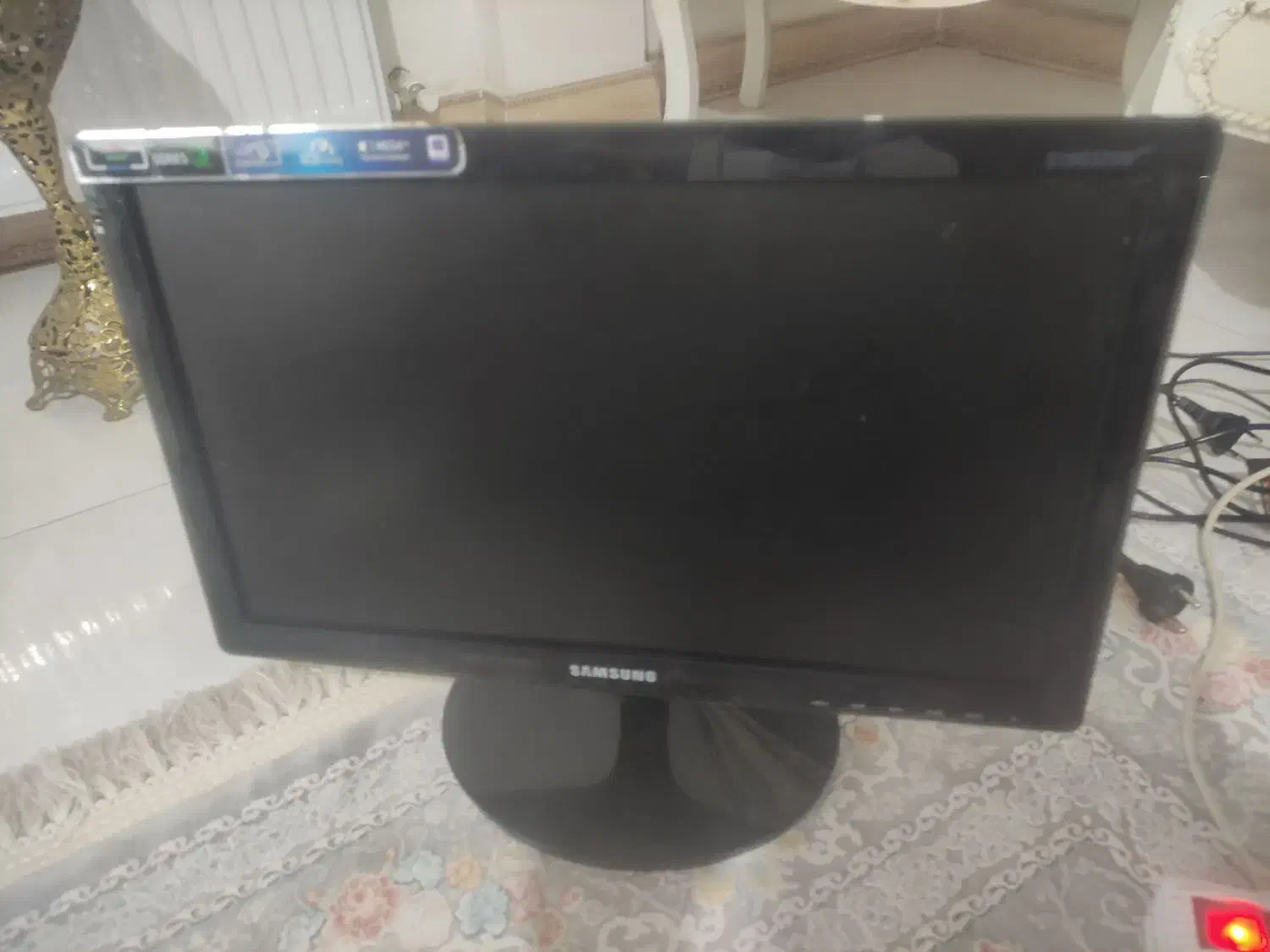 مانیتور led 19 اینچ و کارت گرافیک 1 گیگ DDR5|قطعات و لوازم جانبی رایانه|اسلامشهر, شهرک قائمیه|دیوار