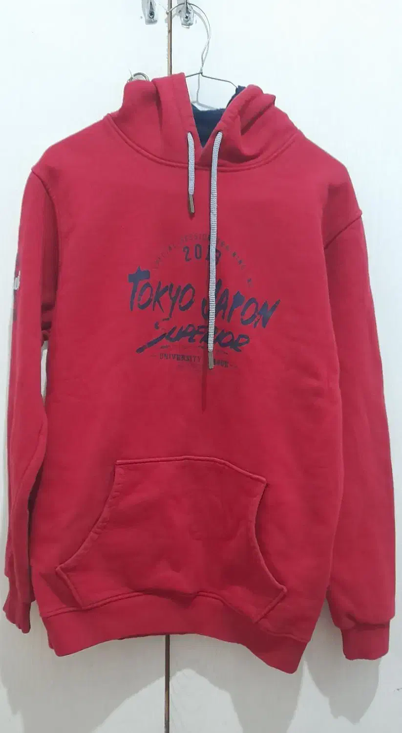 ۴عددهودی|لباس|رباط‌کریم, رباط‌کریم|دیوار