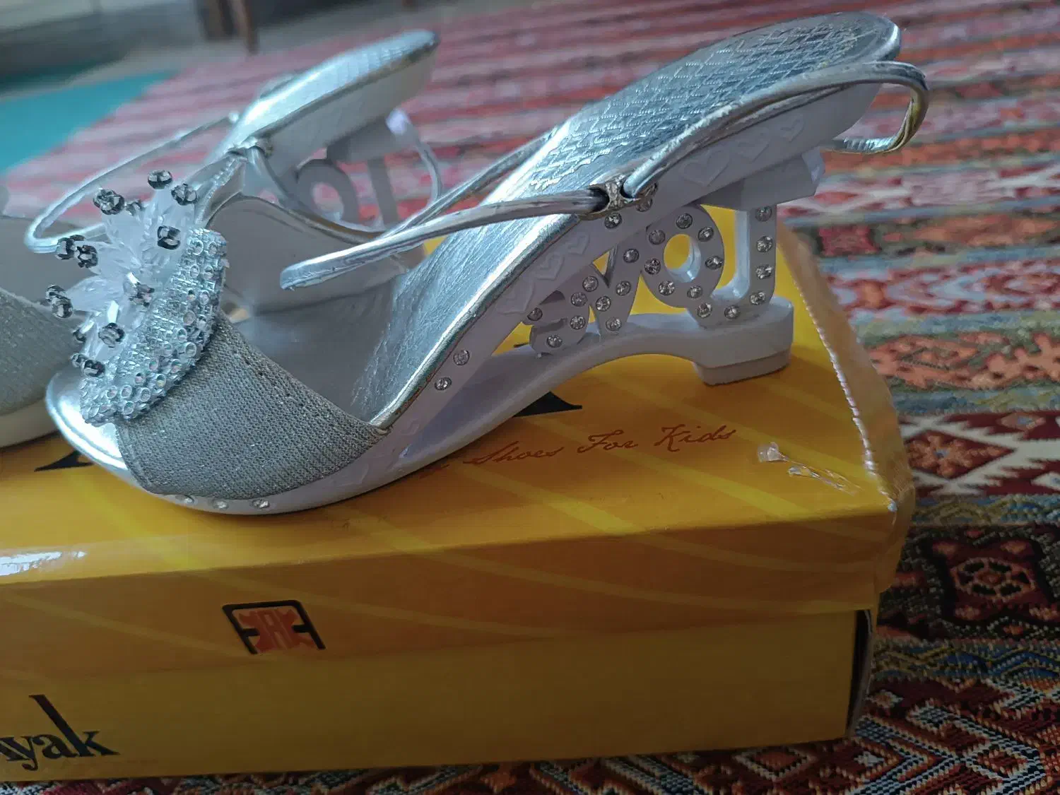 کفش مجلسی کودک|کیف، کفش، کمربند|کرج, کوی امامیه|دیوار