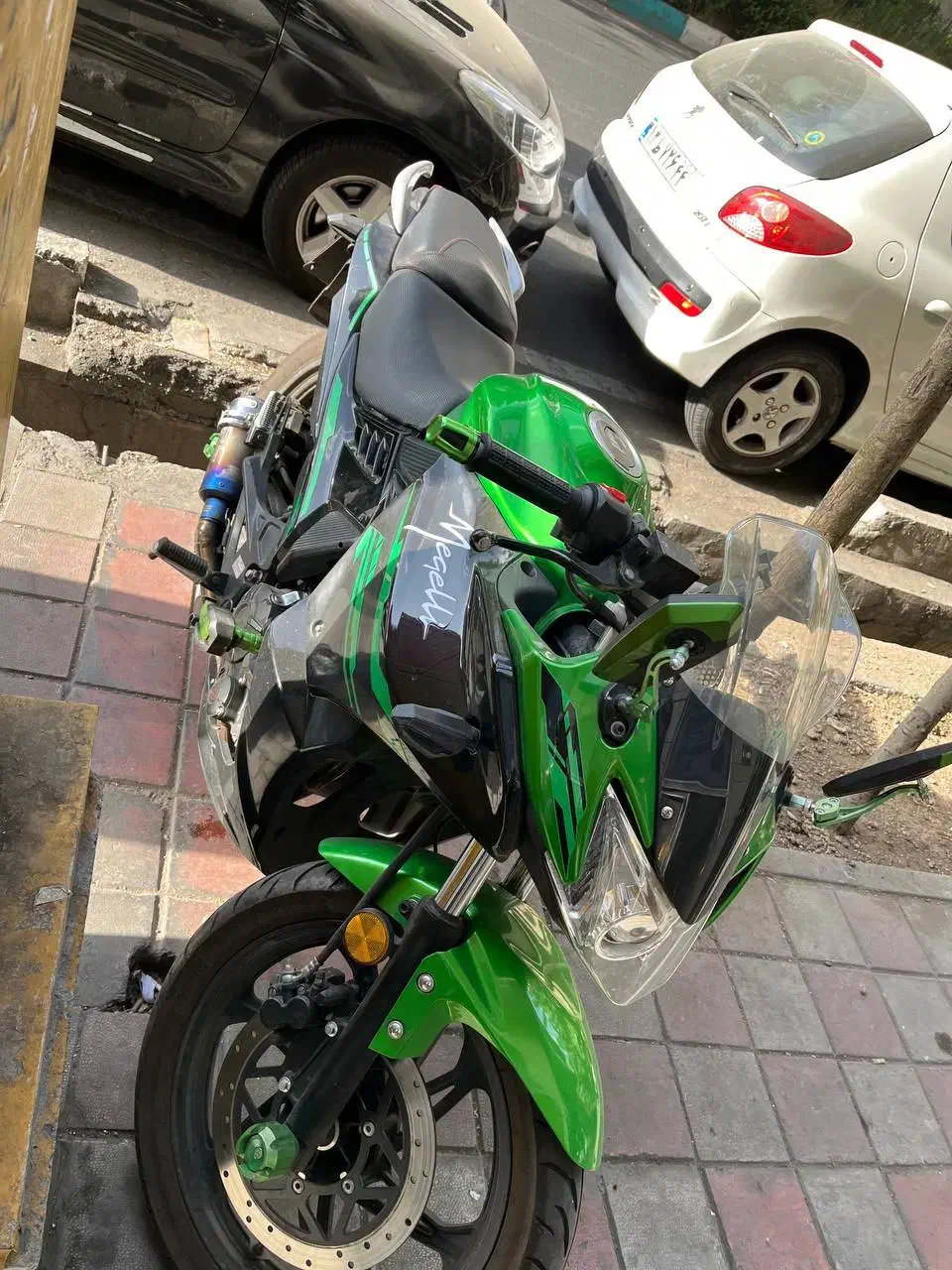 مگلی ۲۰۰|موتورسیکلت|بومهن, |دیوار