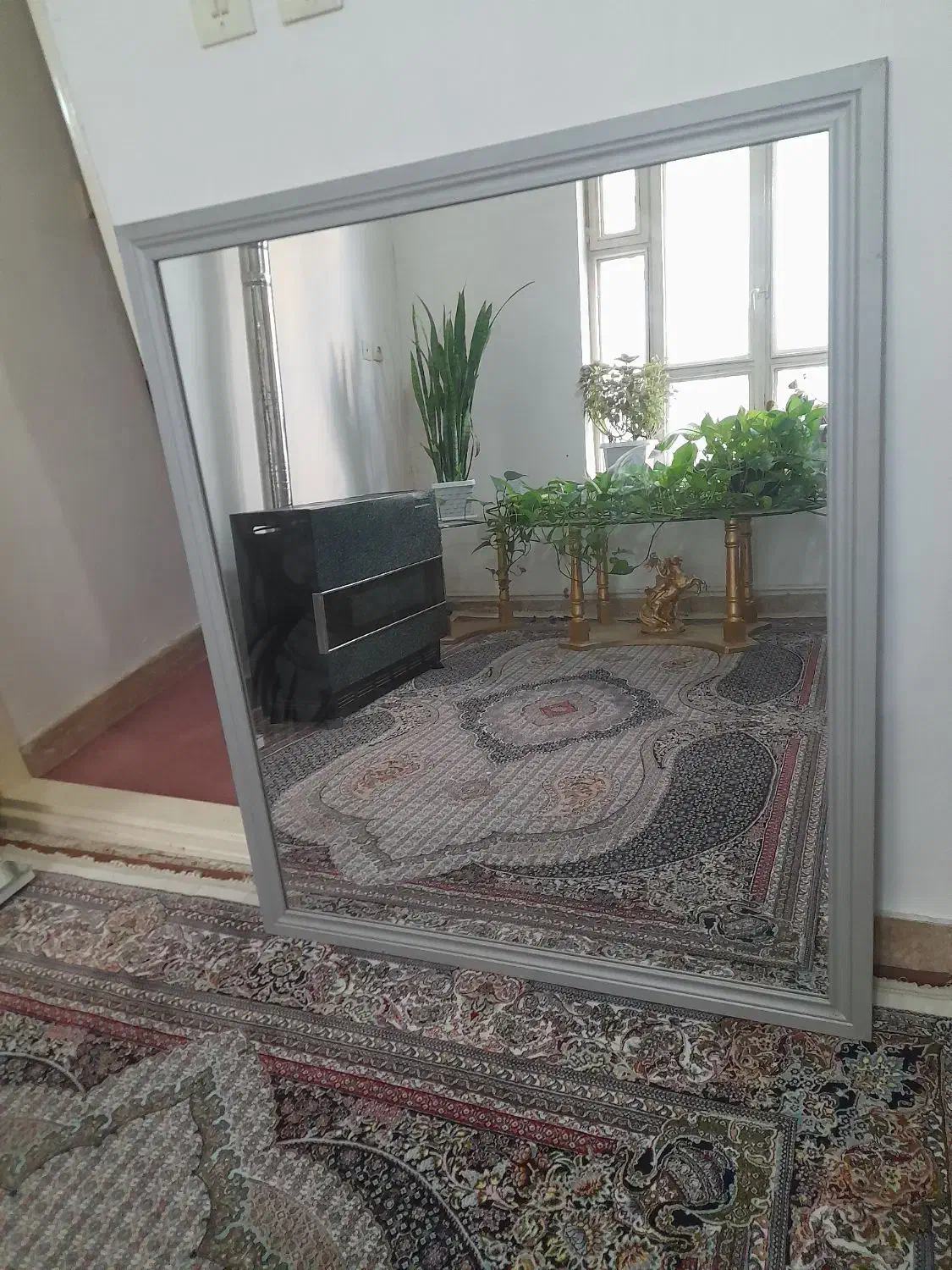 آیینه دور طوسی رنگ|آینه|مراغه, |دیوار