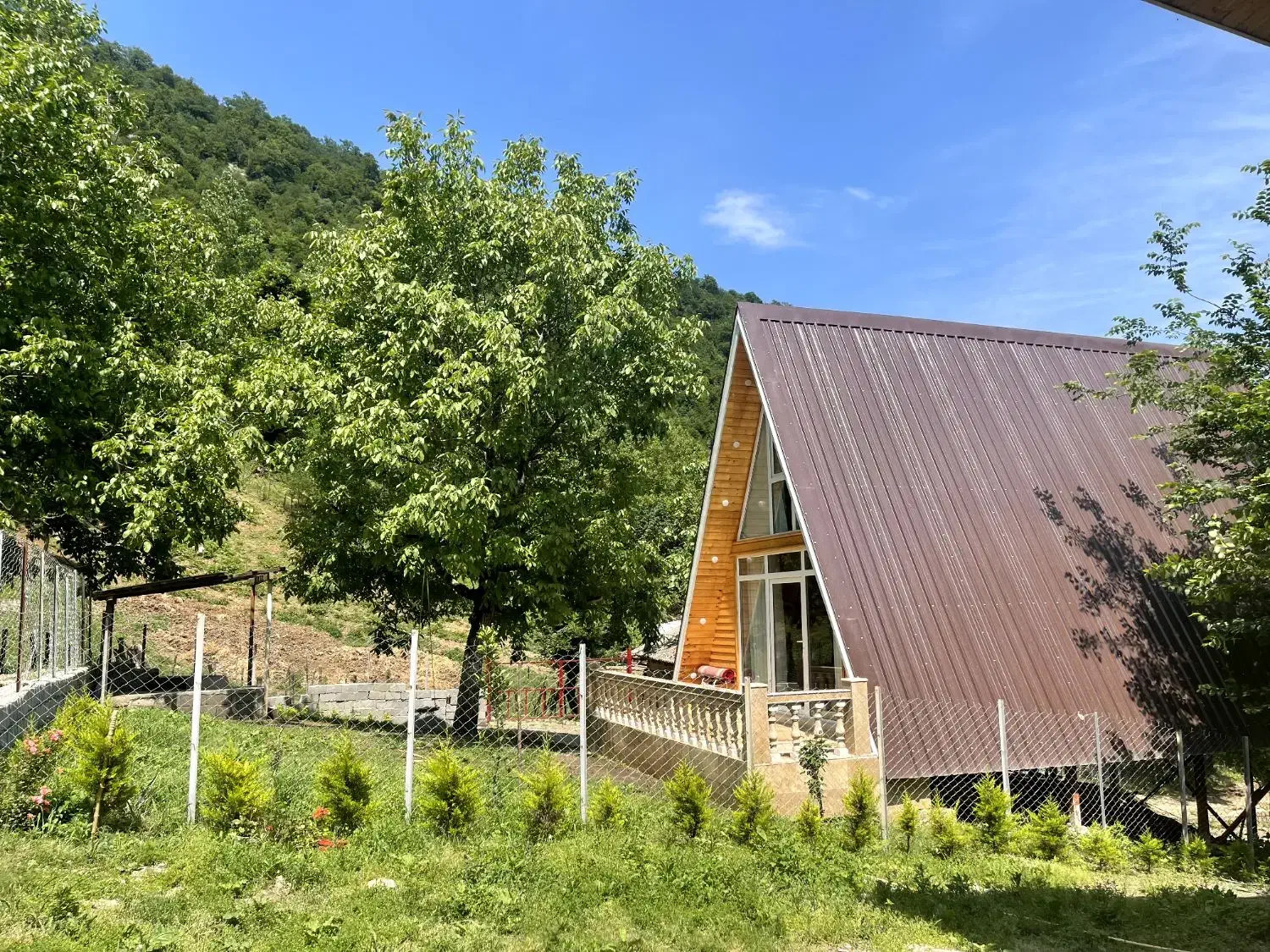 کلبه سویسی جاده ییلاقات|اجارهٔ کوتاهمدت ویلا و باغ|ماسال, |دیوار