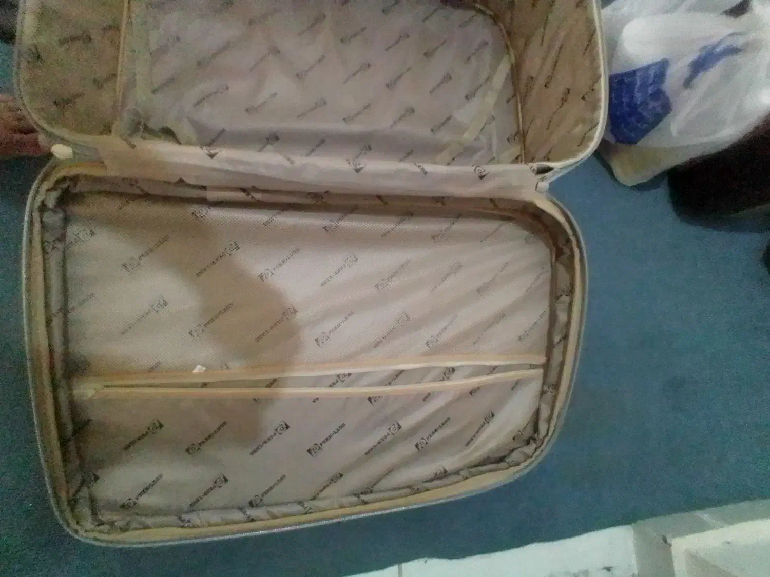 چمدان چرخدار با چرخ دوبل و قفل رمزدار بزرگ سایز|کیف، کفش، کمربند|پرند, فاز ۶|دیوار