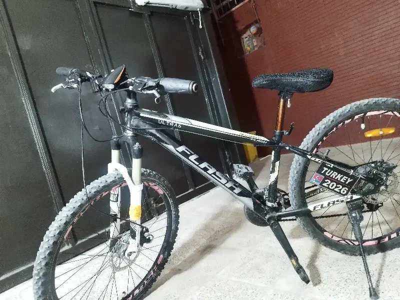 دوچرخه 26 فلش تنه المنیوم|دوچرخه، اسکیت، اسکوتر|تربت جام, پاسداران|دیوار