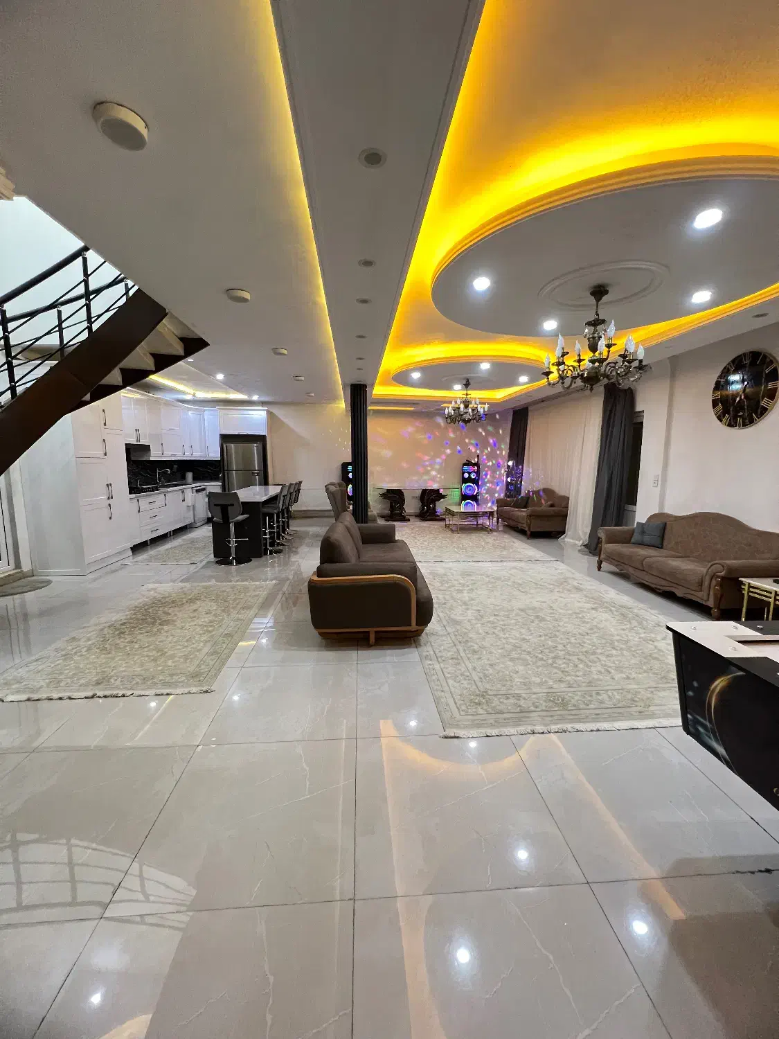 اجاره روزانه عمارت باغ شهریار|اجارهٔ کوتاه‌مدت ویلا و باغ|تهران, کوی بیمه|دیوار