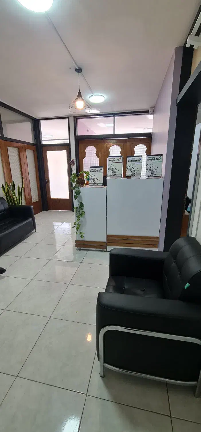 اجاره دفتر کار اشتراکی چهارباغ بالا|اجارهٔ دفتر کار، اتاق اداری، مطب|اصفهان, باغ زرشک|دیوار