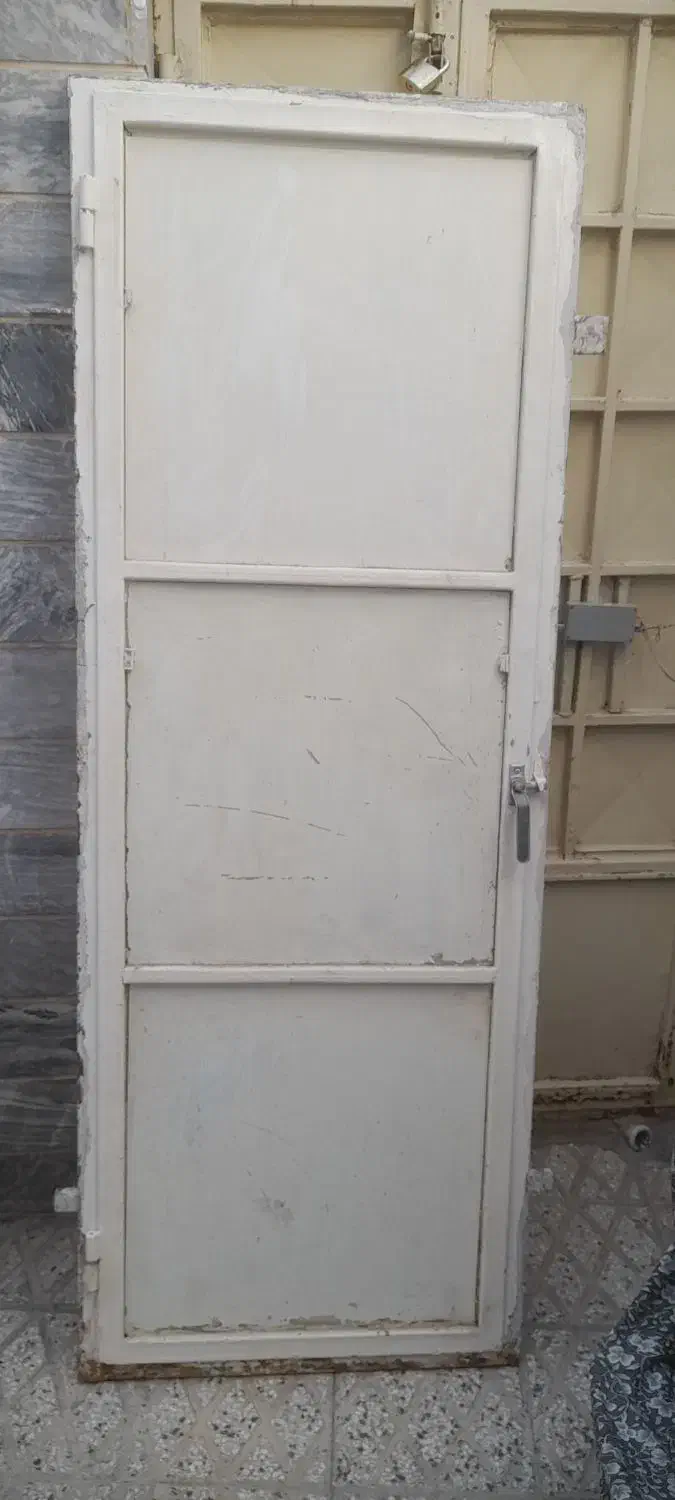 لاستیک کارکرده درب اهنی|قطعات یدکی و لوازم جانبی|بروجرد, |دیوار