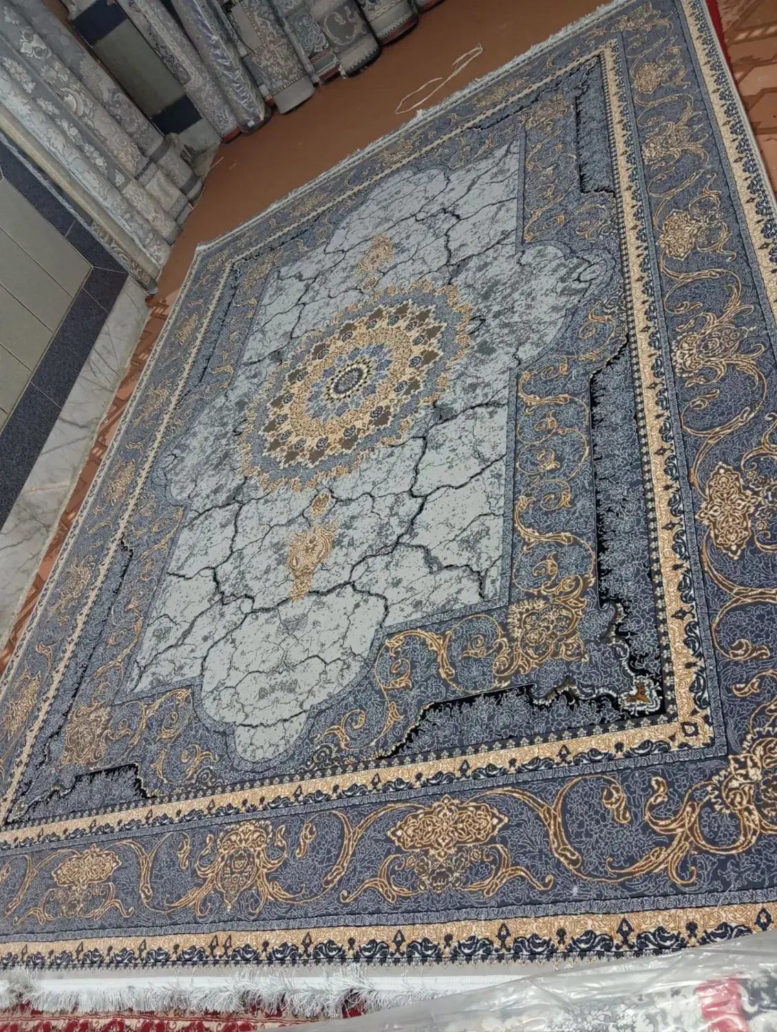 فرش ۷۰۰ شانه تراگم ۲۵۵۰    ۱۲ متری|فرش|زاهدان, |دیوار