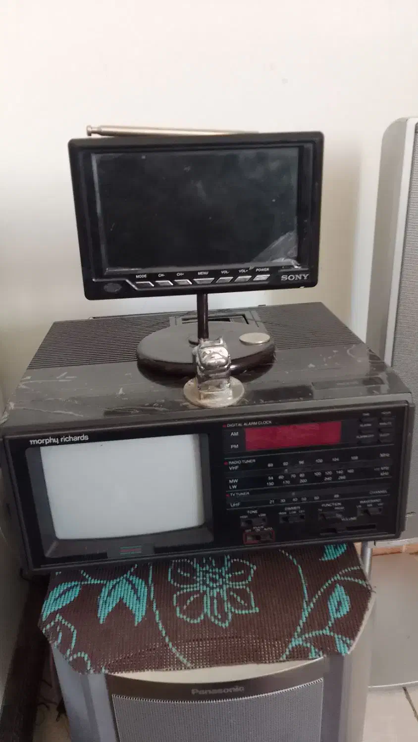 سه عدد دستگاه صوتی تصویری خاص|کلکسیون اشیاء عتیقه|مهاجران, |دیوار