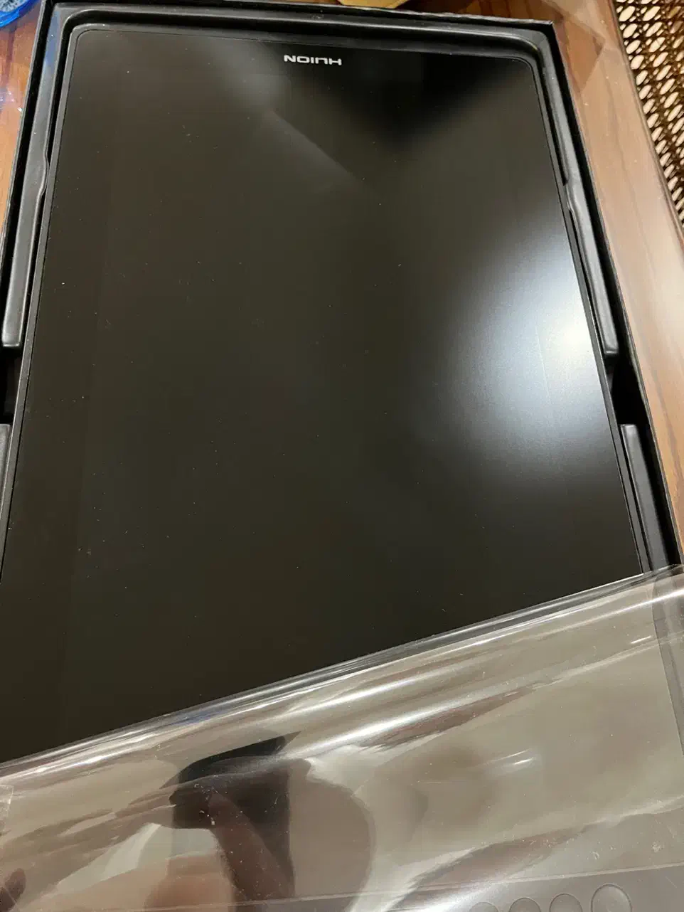 تبلت گرافیکی هویون|تبلت|تهران, نیروی هوایی (پیروزی)|دیوار