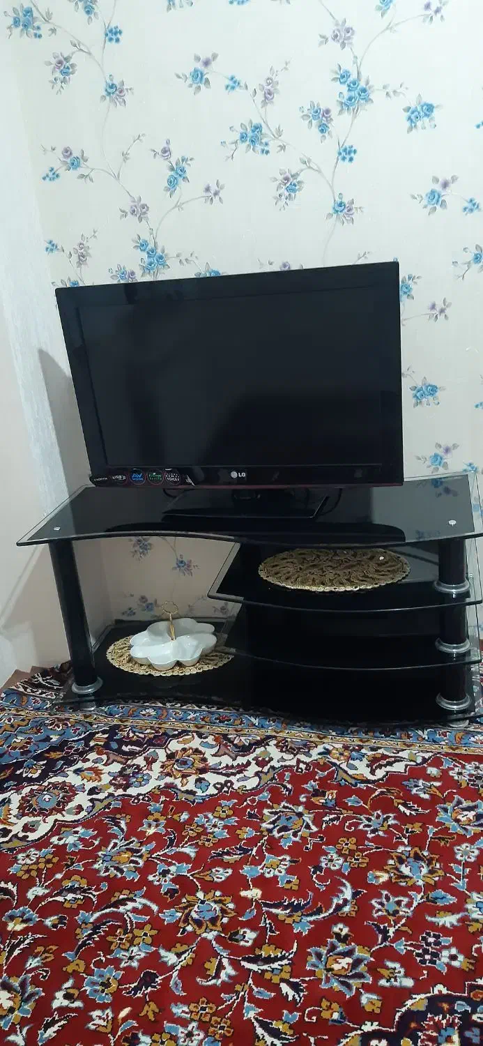 تلویزیون ال جی با زیر تلوزیون|تلویزیون و پروژکتور|اردبیل, |دیوار