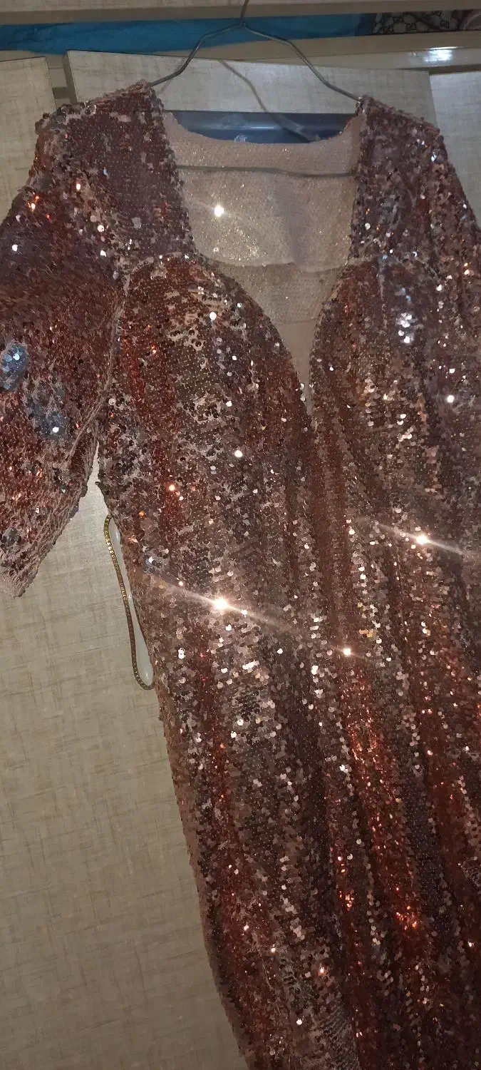 لباس پولکی|لباس|رباط‌کریم, رباط‌کریم|دیوار