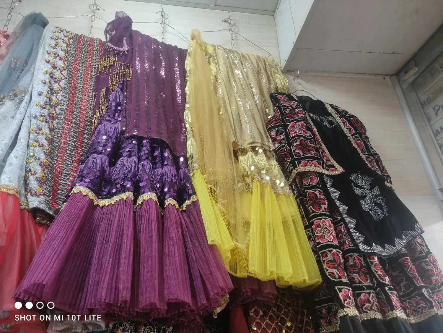 اجارە لباس|لباس|شیراز, سعدیه جنوبی|دیوار