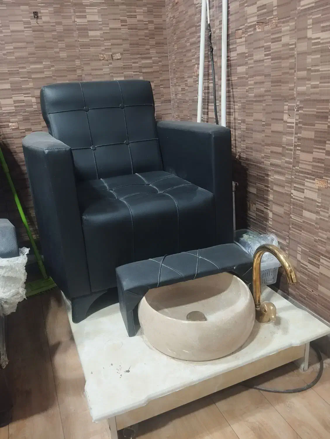 فروش تمامی وسایل آرایشگاه|آرایشگاه و سالن‌های زیبایی|فولادشهر, A4|دیوار