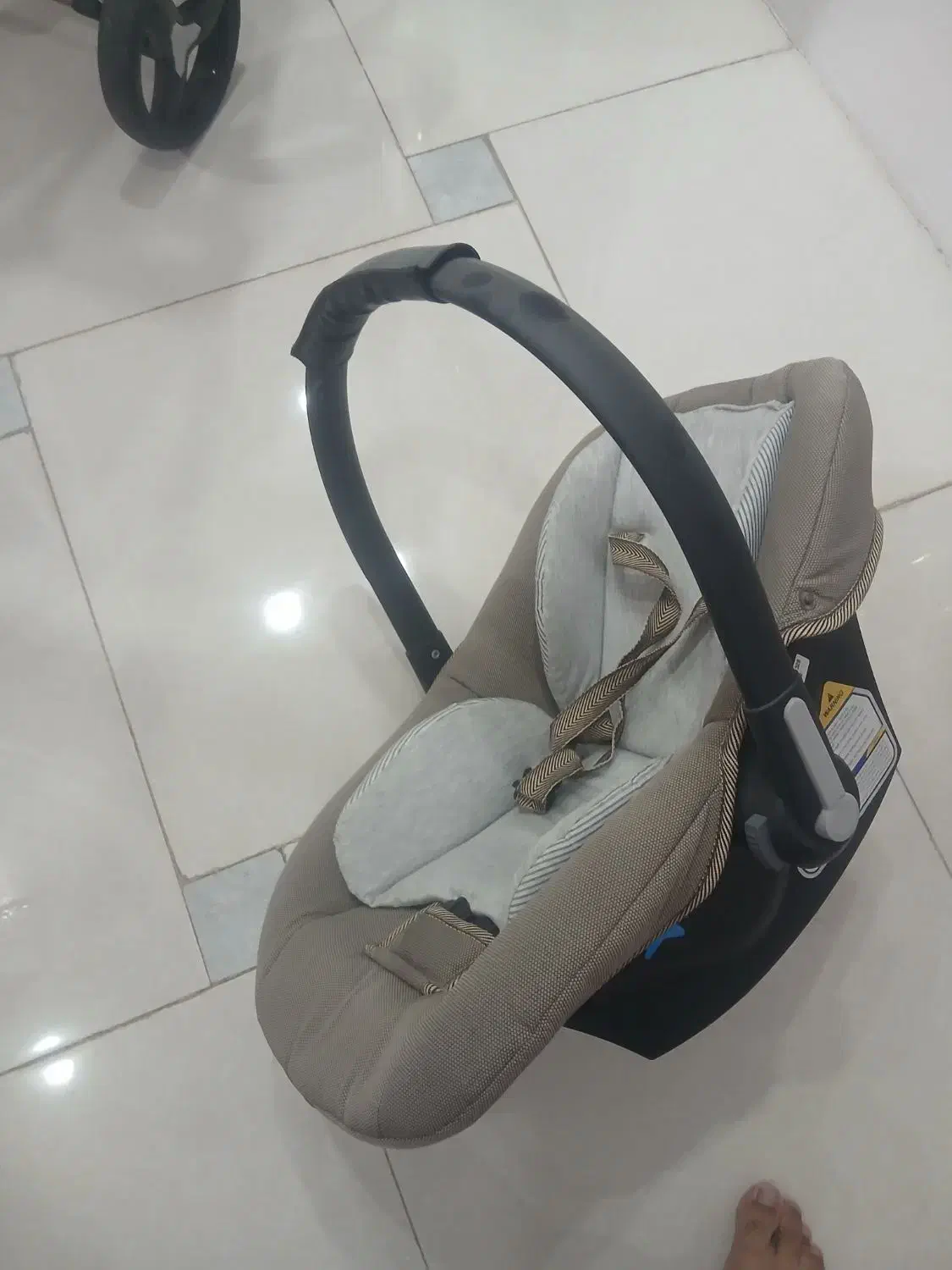 کالسکه و کریر|کالسکه و لوازم جانبی|رباط‌کریم, رباط‌کریم|دیوار