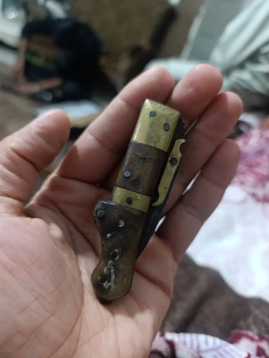 چاقو قدیمی|کلکسیون اشیاء عتیقه|پردیس, فاز ۳|دیوار