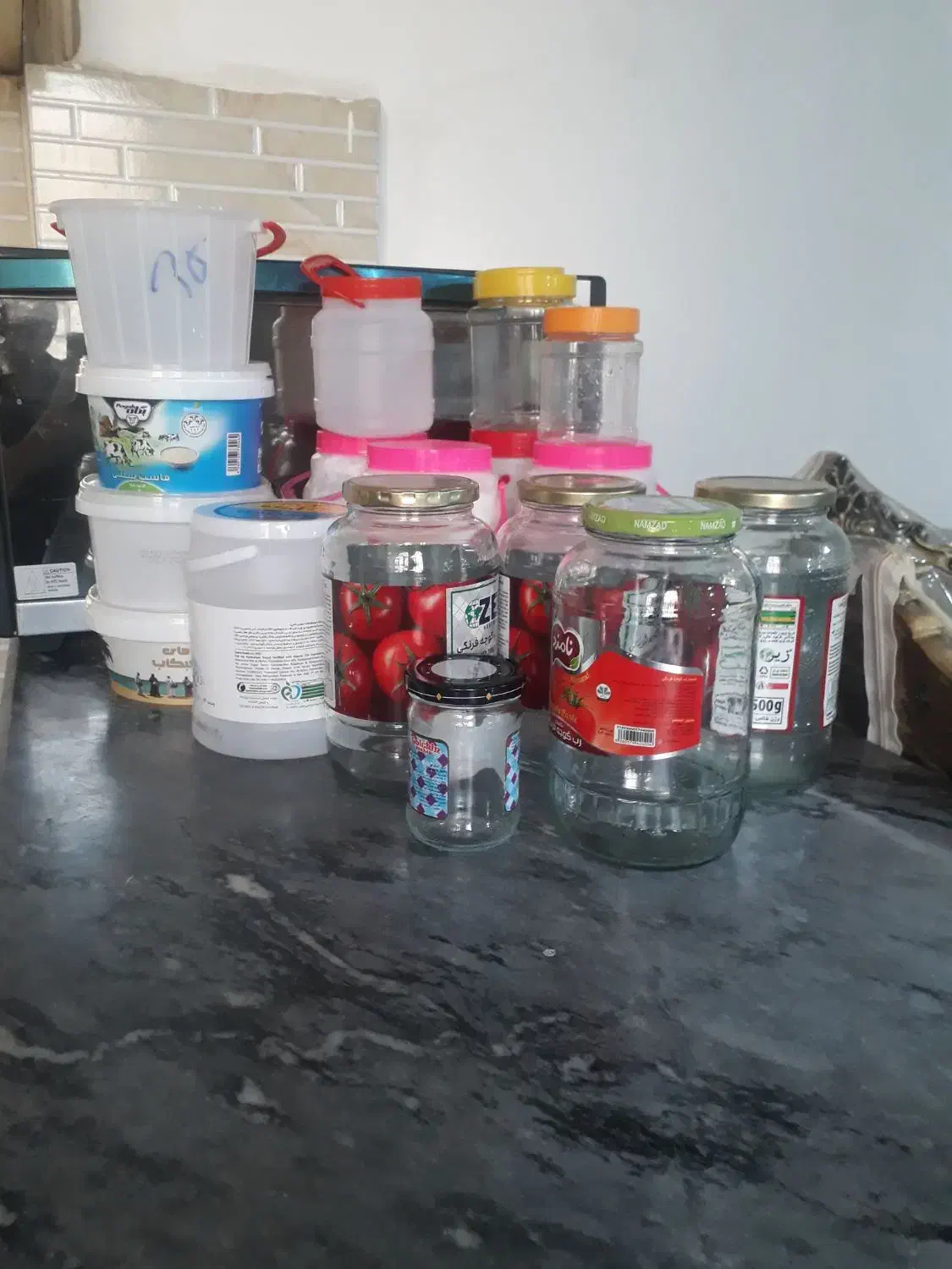 شیشه و دبه|ظروف نگهدارنده، پلاستیکی، یک‌بارمصرف|ارومیه, |دیوار