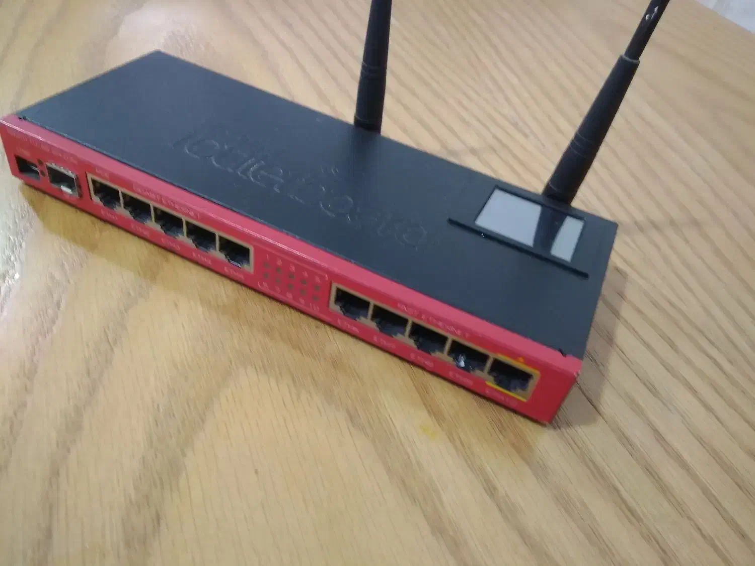 روتر میکروتیک مدل RB2011|مودم و تجهیزات شبکه|تربتحیدریه, سرمحله|دیوار