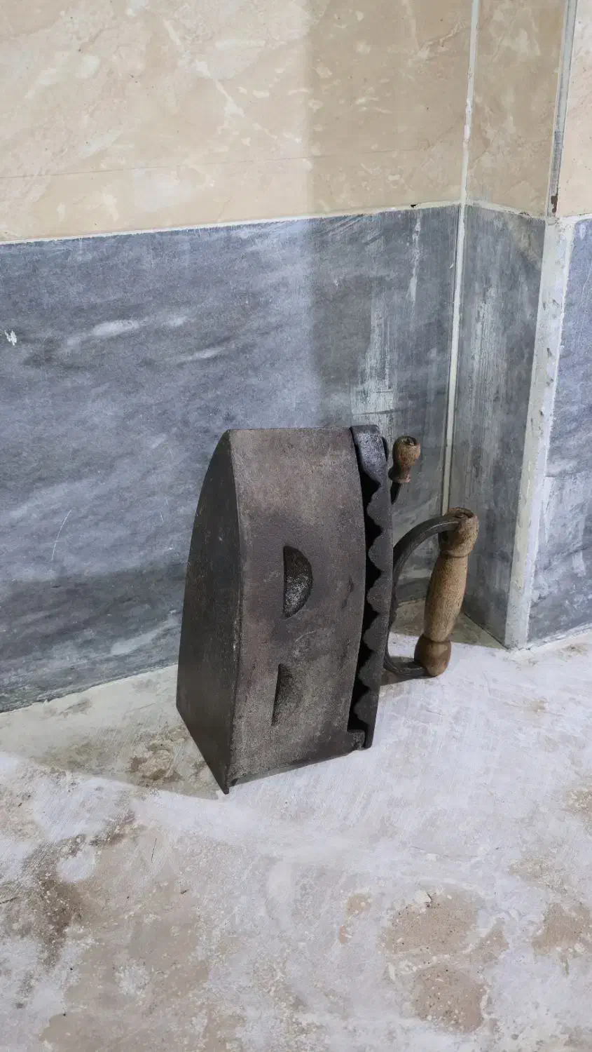 اتو قدیمی ذغالی|کلکسیون اشیاء عتیقه|اصفهان, آفاران|دیوار