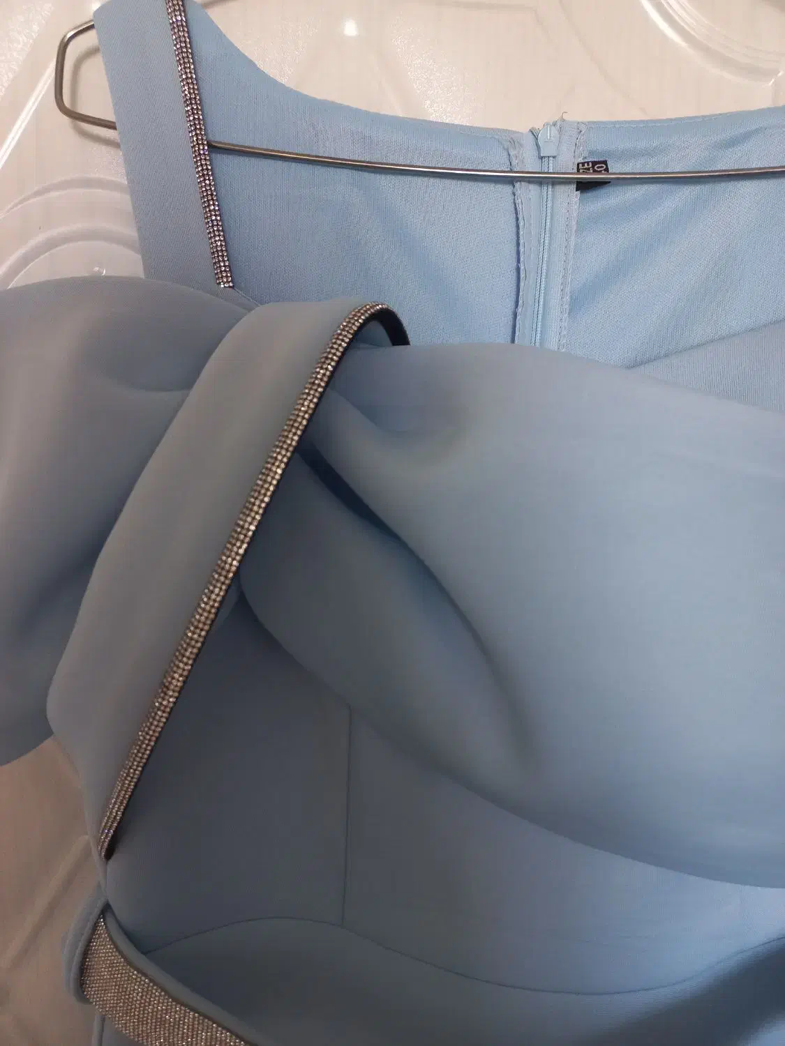 لباس مجلسی|لباس|ری, شهادت|دیوار