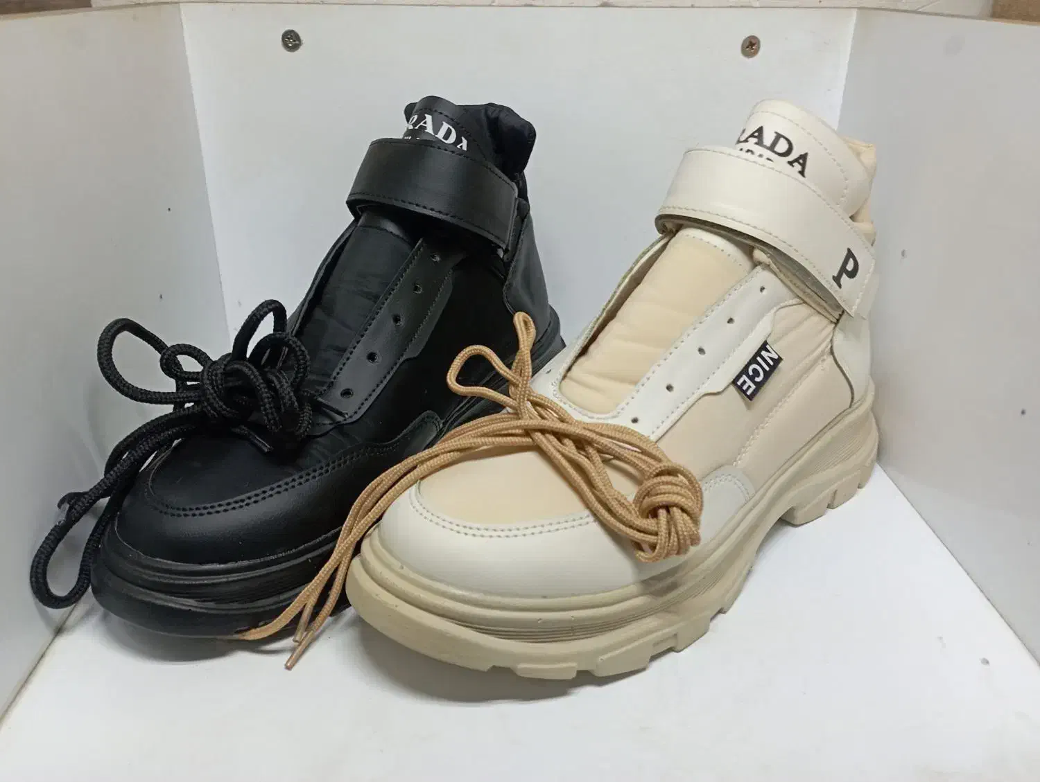 بت کبشانی تولید برادران|کیف، کفش، کمربند|قم, دروازه چوبی|دیوار