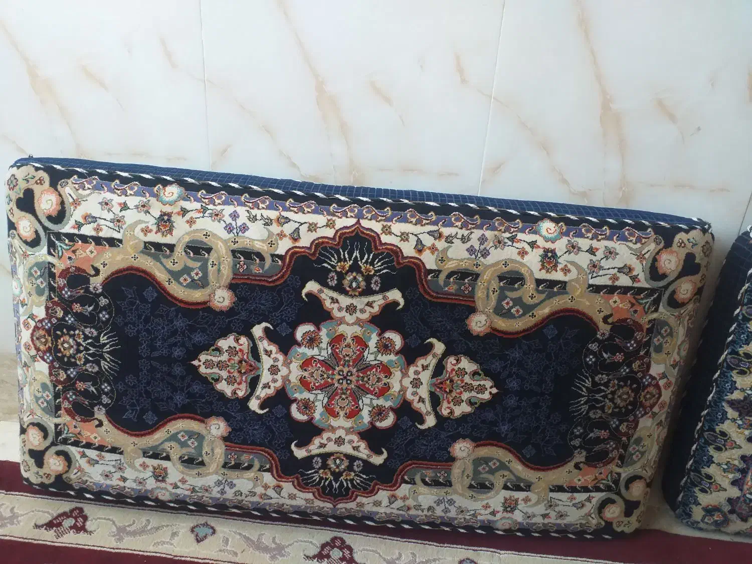 پشتی|پشتی|قم, شهر قائم|دیوار