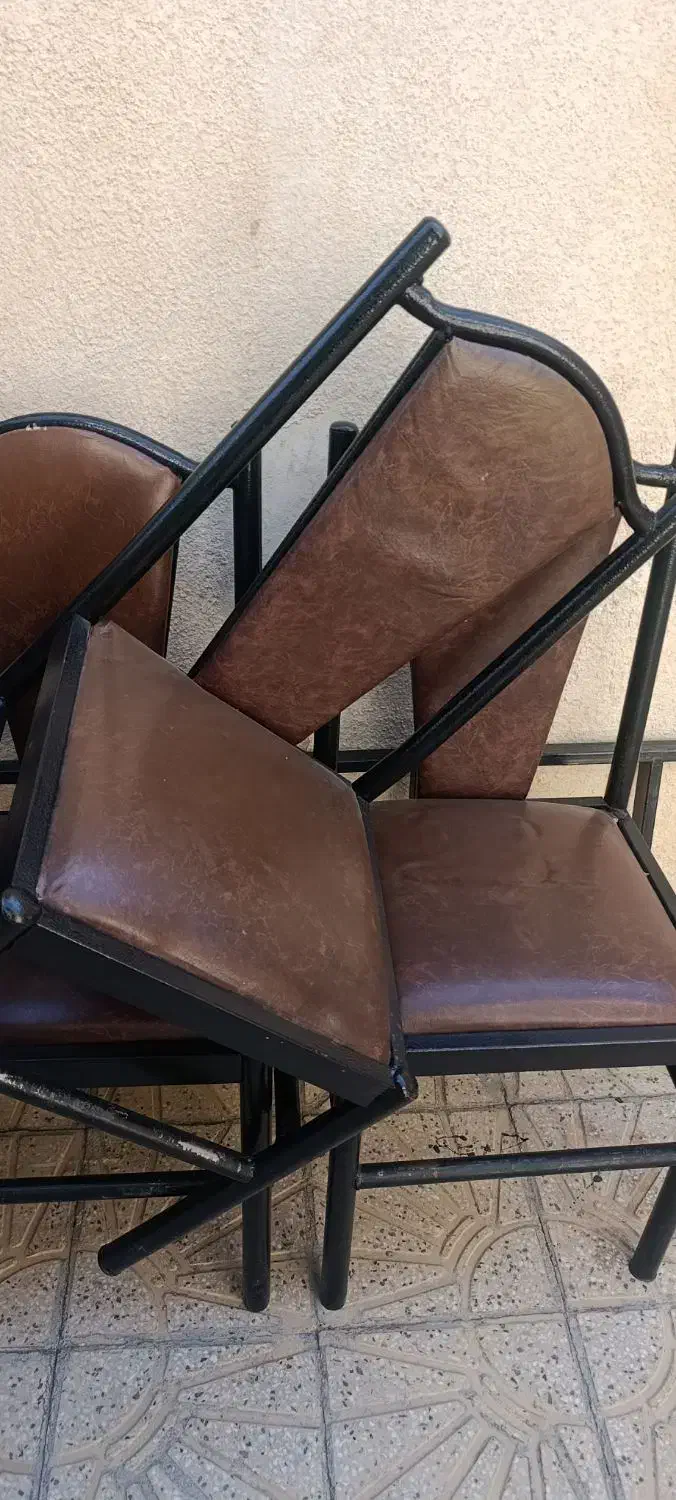 تعداد ۷ عدد صندلی مرتب و تمیز|صندلی و نیمکت|خرم‌آباد, |دیوار