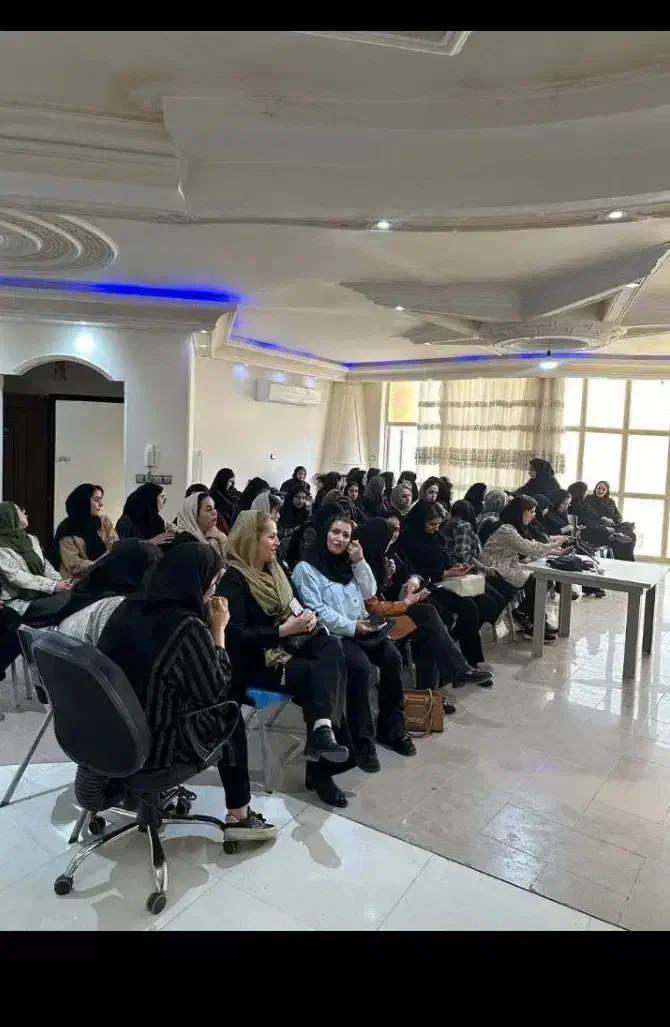 کار با گوشی با درامد بالا برای بانوان|استخدام بازاریابی و فروش|خمینی‌شهر, |دیوار