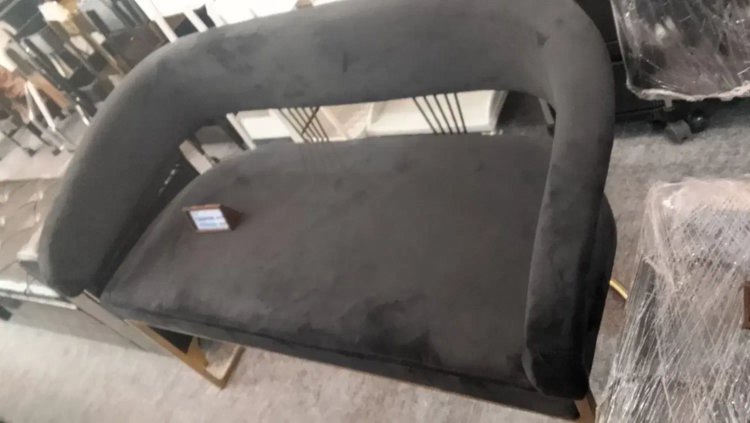 نیم ست چرم|آرایشگاه و سالن‌های زیبایی|حمیدیا, |دیوار