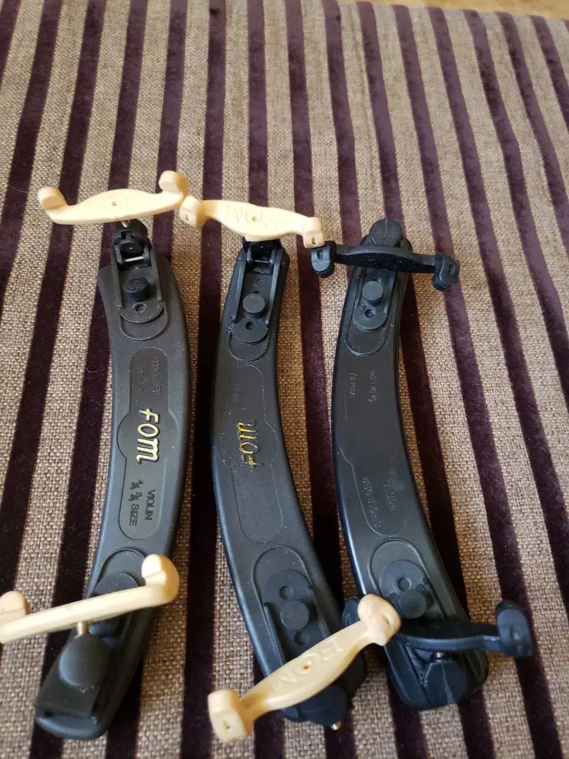 شولدر ویلون|ویولن|شیراز, میرزاکوچک خان|دیوار