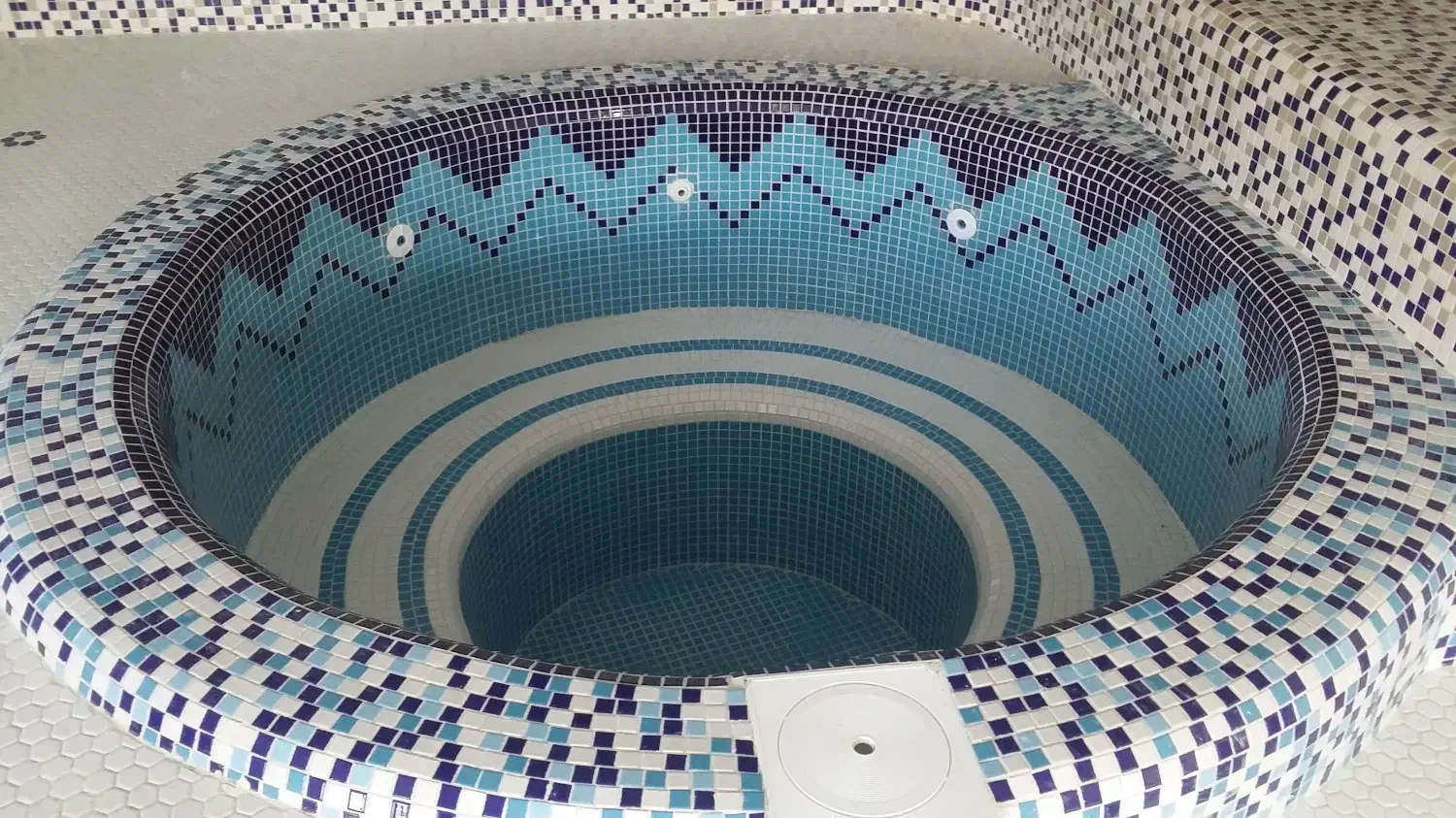 مرکز پخش سرامیک و لوازم استخر و جکوزی|مصالح و تجهیزات ساختمان|اردبیل, |دیوار